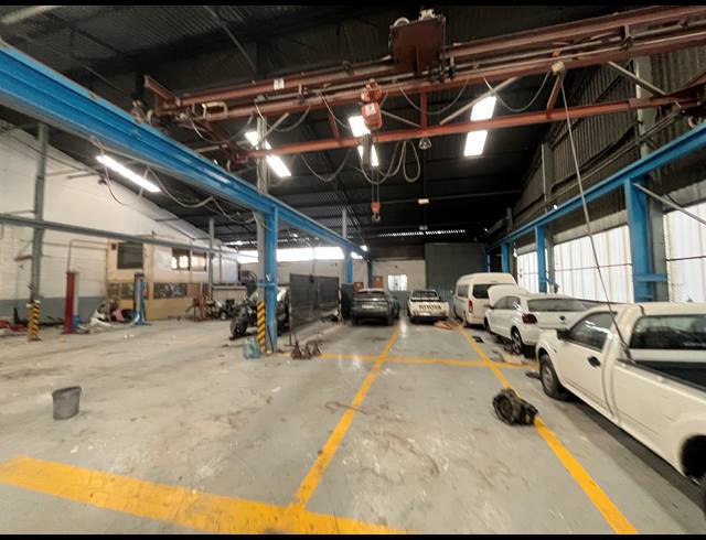 950M² WAREHOUSE TO LET IN EASTLEIGH